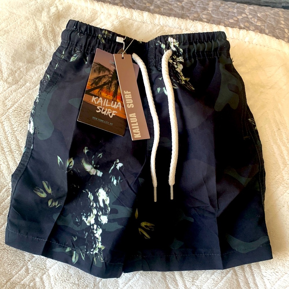 NWT KAILUA SURF swim trunk for boys size 4T hawaiian print